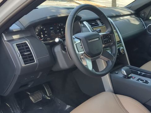 Used 2025 Land Rover Discovery Dynamic SE AWD/4WD image 10