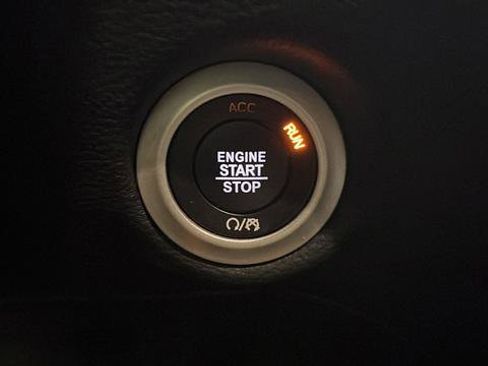 Used 2023 Chrysler Pacifica Pinnacle FWD image 23