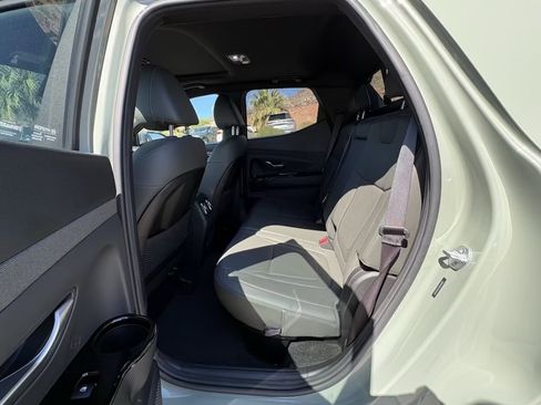 Used 2024 Hyundai Santa Cruz Limited image 10