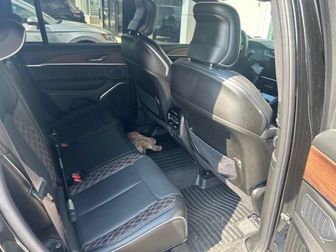 Used 2025 Jeep Grand Cherokee Summit w/ Obsidian Package AWD/4WD image 11