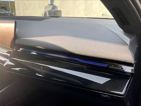 Used 2024 BMW 530i image 18