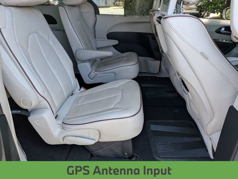 Used 2017 Chrysler Pacifica Limited FWD image 26