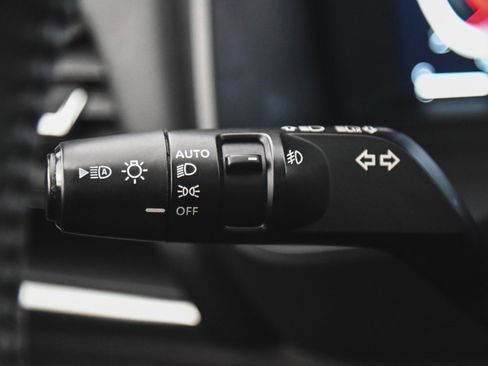 Used 2022 Nissan Rogue Platinum w/ Head-Up Display Package image 26