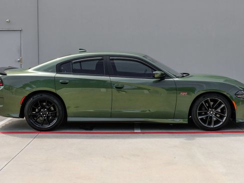 Used 2019 Dodge Charger Scat Pack RWD image 8