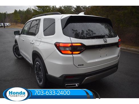 New 2026 Honda Pilot Touring image 5
