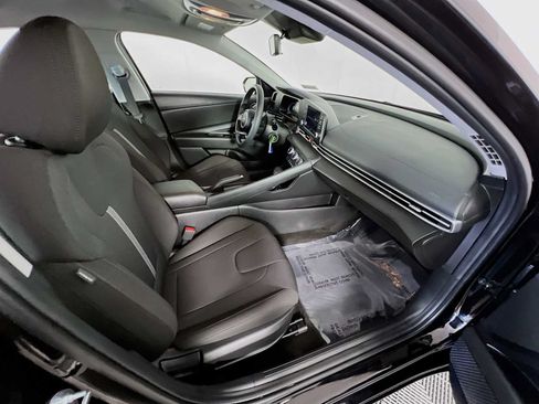Certified 2025 Hyundai Elantra SE FWD image 27
