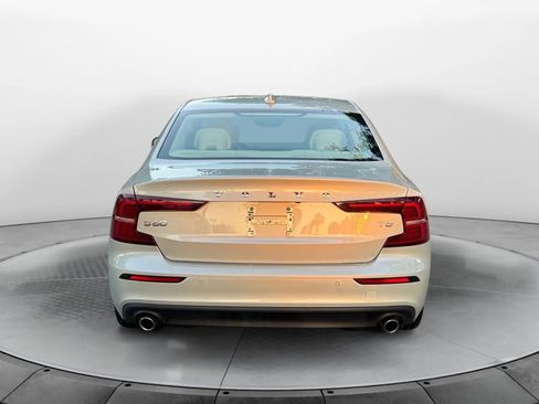 Used 2021 Volvo S60 T5 Momentum image 5