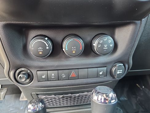Used 2018 Jeep Wrangler Unlimited Sport AWD/4WD image 18