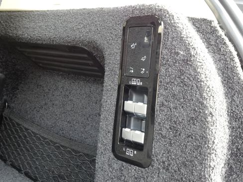 Used 2023 Land Rover Range Rover Long Wheelbase SE AWD/4WD image 36