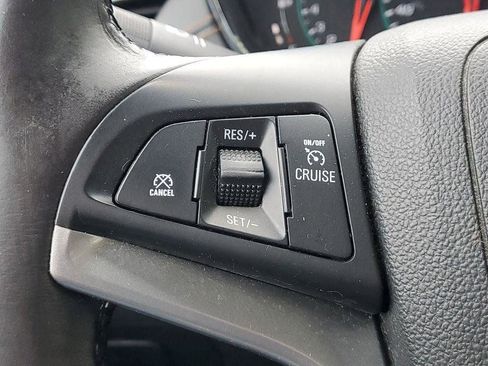 Used 2017 Chevrolet Trax LT w/ LT Convenience Package FWD image 10