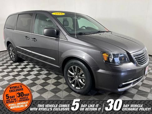 Used 2016 Chrysler Town & Country S w/ Driver Convenience Group FWD image 1