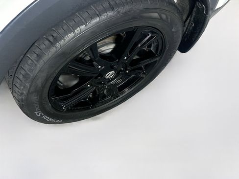 Used 2019 Nissan Kicks SV FWD image 11