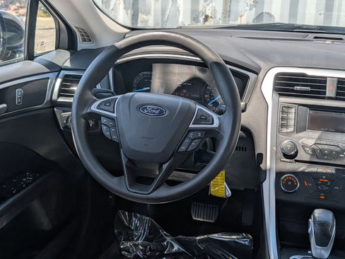 Used 2015 Ford Fusion SE FWD image 15