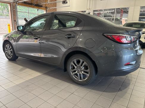Used 2019 Toyota Yaris LE FWD image 5