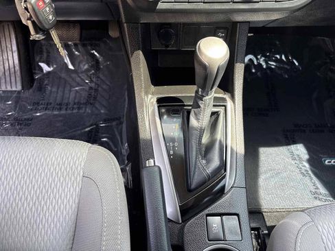 Used 2015 Toyota Corolla LE FWD image 24