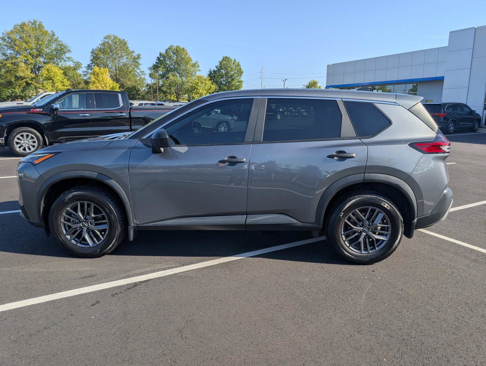 Used 2023 Nissan Rogue S FWD image 11