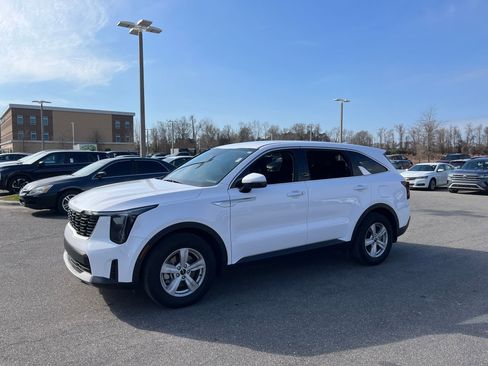 Used 2025 Kia Sorento LX image 5