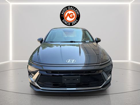 Used 2024 Hyundai Sonata SEL FWD image 2