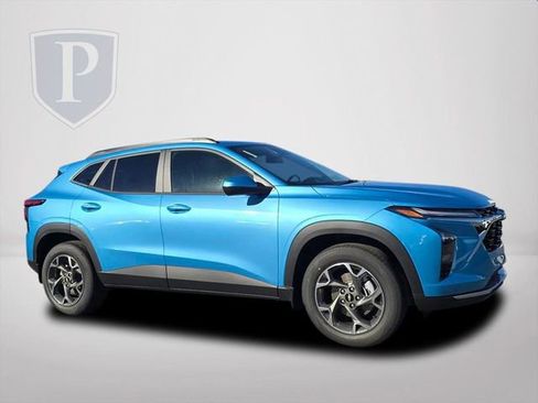 New 2026 Chevrolet Trax LT w/ Driver Confidence Package image 2