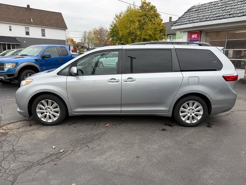 Used 2015 Toyota Sienna LE image 8