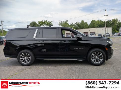 Used 2022 Chevrolet Suburban LT w/ Luxury Package AWD/4WD image 2
