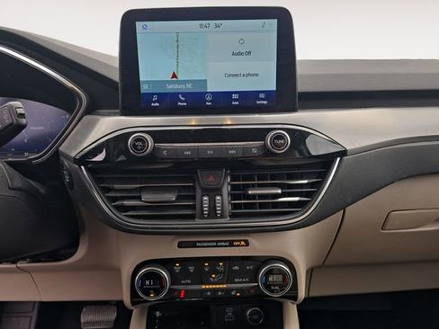 Used 2021 Ford Escape Titanium w/ Class II Trailer Tow Package image 10