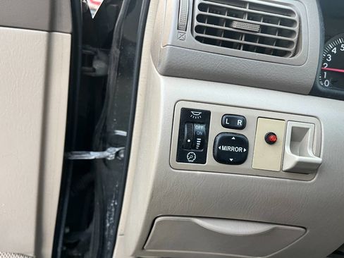 Used 2003 Toyota Camry LE image 32