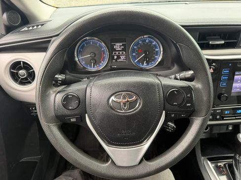 Used 2019 Toyota Corolla LE FWD image 18