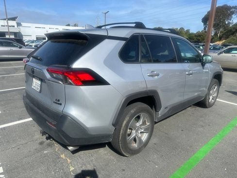 Used 2024 Toyota RAV4 LE AWD/4WD image 4