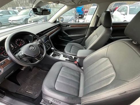 Certified 2020 Volkswagen Passat 2.0T SEL image 28