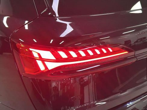 Used 2025 Audi Q7 2.0T Premium w/ Convenience Plus Package image 9