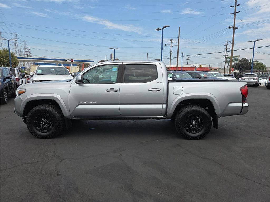 Used 2022 Toyota Tacoma SR5 RWD image 30
