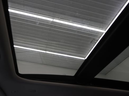 Used 2019 Chrysler Pacifica Limited w/ Tire & Wheel Group image 14