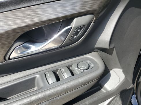 Used 2023 GMC Terrain SLE image 28