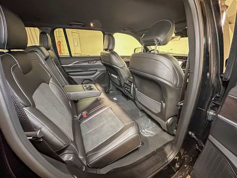 New 2026 Jeep Grand Cherokee Altitude image 4