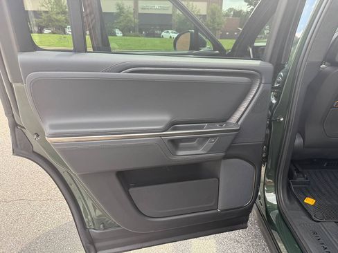 Used 2025 Rivian R1S Adventure AWD/4WD image 23