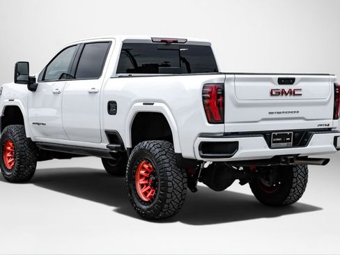 Used 2024 GMC Sierra 2500 AT4 w/ AT4 Premium Plus Package AWD/4WD image 8