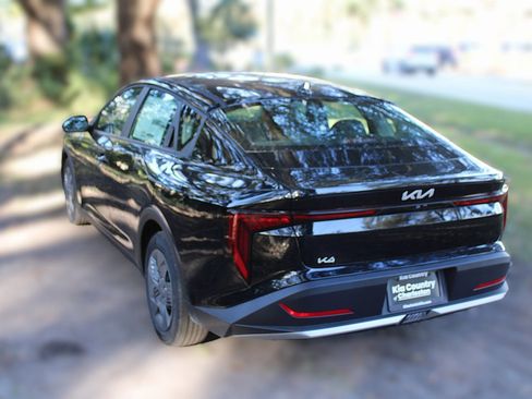 New 2025 Kia K4 LX image 11