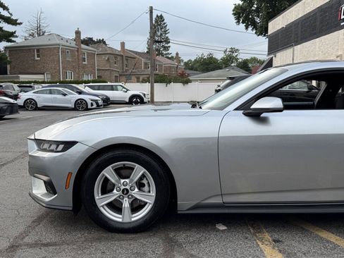 Used 2024 Ford Mustang Coupe RWD image 3