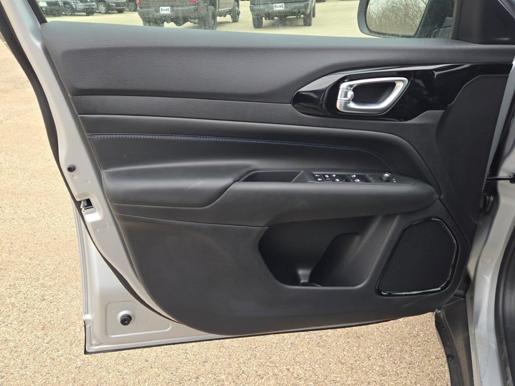 New 2026 Jeep Compass Latitude AWD/4WD image 21
