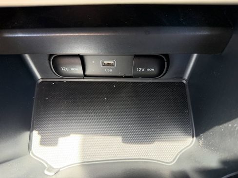 Used 2024 Kia Soul LX FWD image 27