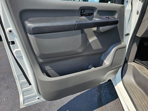 Used 2018 Nissan NV 2500 SV image 19