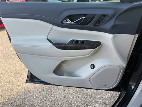 Used 2021 GMC Acadia Denali w/ Denali Technology Package image 21