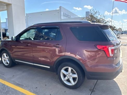 Used 2018 Ford Explorer XLT FWD image 11
