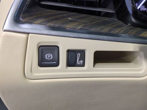 Used 2017 Cadillac XT5 FWD image 32