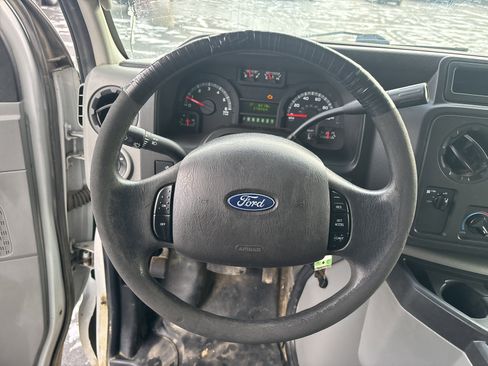 Used 2019 Ford E-350 and Econoline 350 Super Duty w/ Power Windows & Locks Group image 3