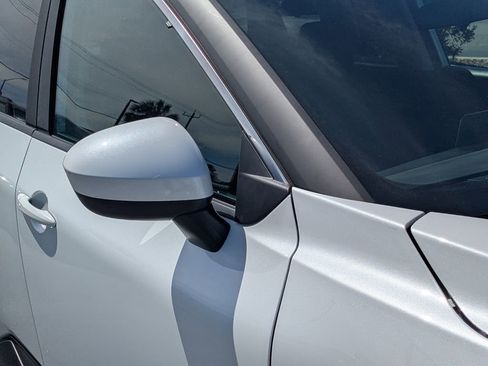 Used 2025 Nissan Rogue SV image 11