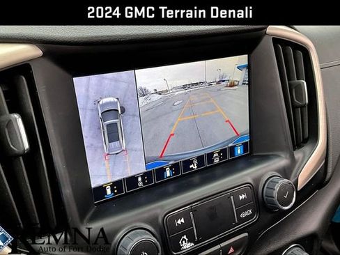 Used 2024 GMC Terrain Denali w/ Denali Premium Package image 17