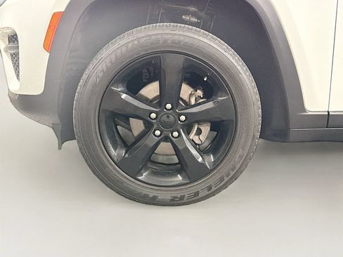 Used 2023 Jeep Grand Cherokee Altitude AWD/4WD image 30