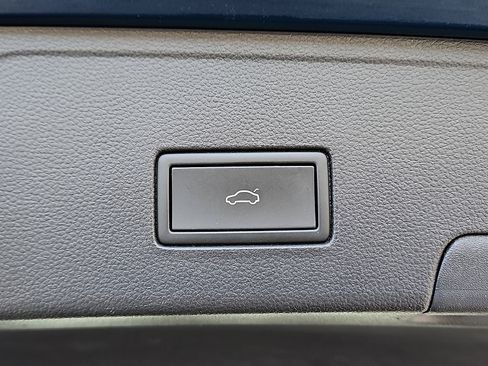 Certified 2022 Volkswagen Atlas Cross Sport SE w/ Panoramic Sunroof Package image 7